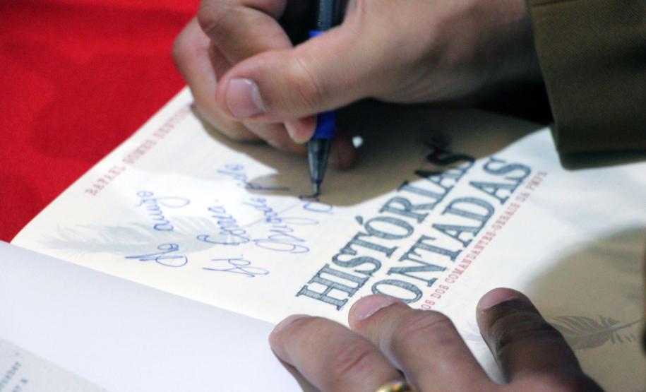 Livro sobre relatos de Comandantes-Gerais da Polícia Militar é lançado em Curitiba