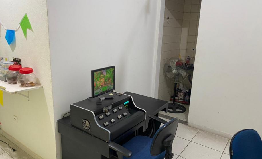 PM fecha cinco estabelecimentos e dispersa quase 100 pessoas em Curitiba