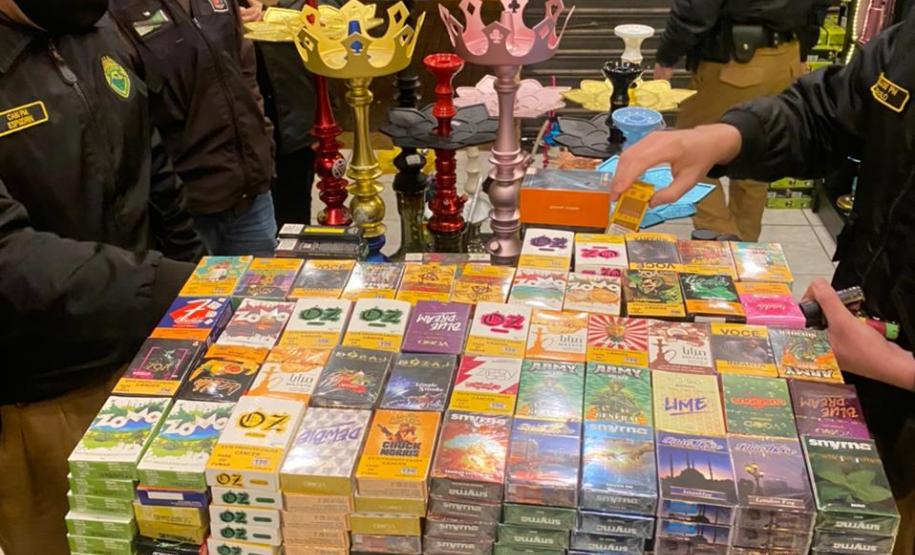 PM fecha cinco estabelecimentos e dispersa quase 100 pessoas em Curitiba