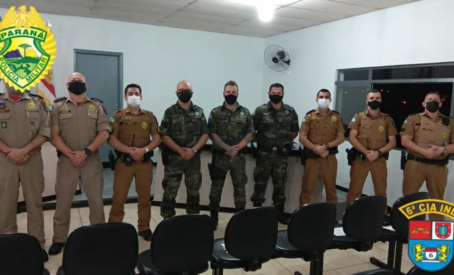 Policiais militares que auxiliaram no resgate de vítimas de embarcação que virou no Rio Ivaí são homenageados