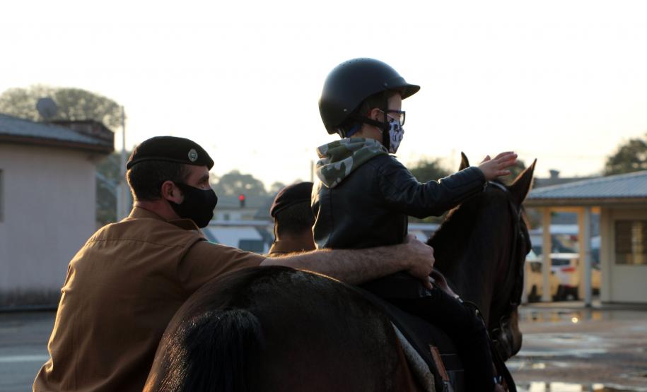 Regimento da PM completa 142 anos de história de heroísmo e atenção à população com o serviço de Equoterapia