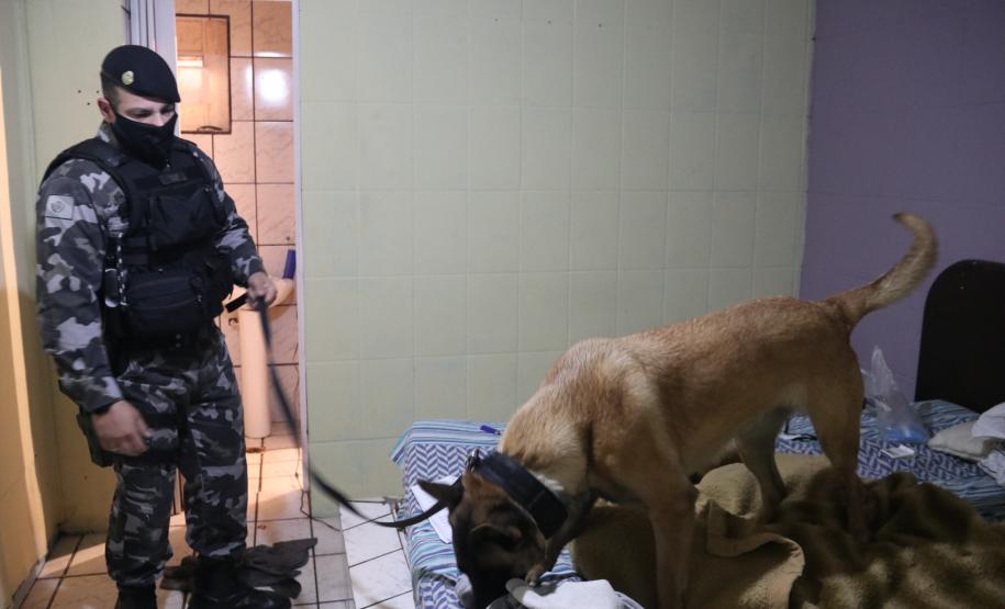 Pousadas e hotéis de alta rotatividade no Centro de Curitiba são alvo da primeira  edição da operação Centro Seguro da PM 