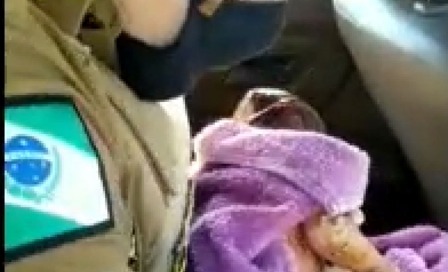 Policiais militares desengasgam nascituro que ainda estava com cordão umbilical em Guarapuava (PR)