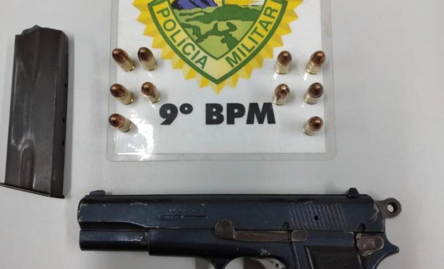 Pistola e drogas são apreendidas durante ações da PM no Litoral do estado