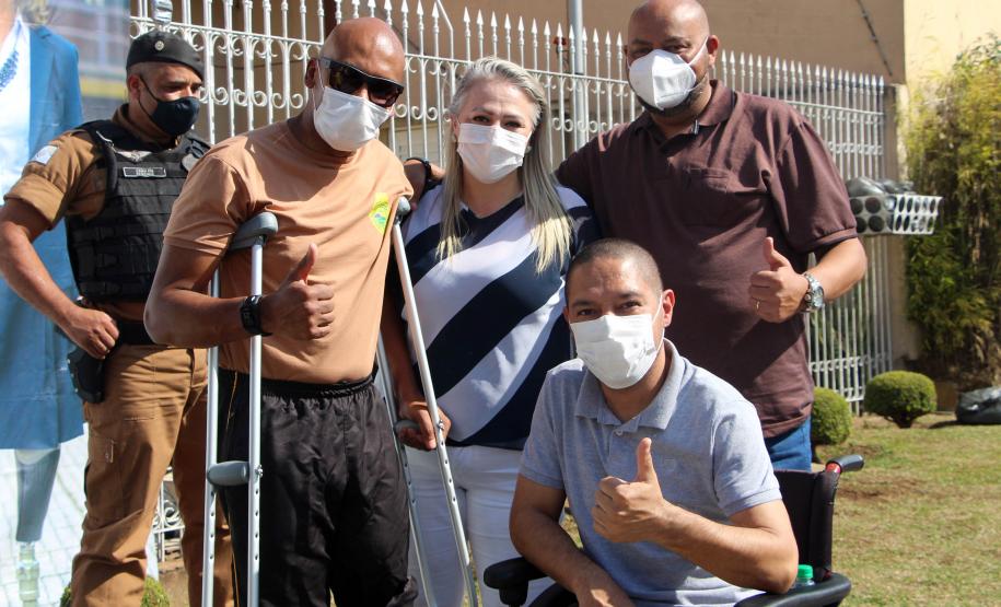 Família de policial militar vítima de Covid doa prótese para soldado que perdeu parte da perna em confronto na RMC