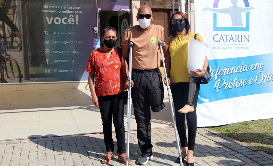 Família de policial militar vítima de Covid doa prótese para soldado que perdeu parte da perna em confronto na RMC