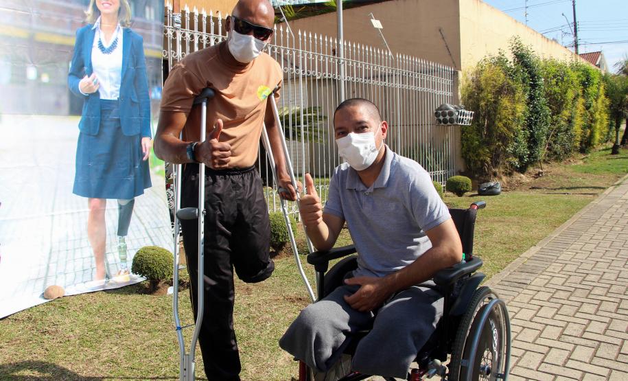 Família de policial militar vítima de Covid doa prótese para soldado que perdeu parte da perna em confronto na RMC