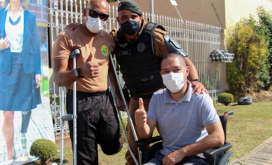 Família de policial militar vítima de Covid doa prótese para soldado que perdeu parte da perna em confronto na RMC