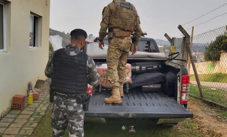 Mais de duas toneladas de alimentos são doados pelas equipes do BPChoque e do BOPE para instituições de caridade da Capital e RMC