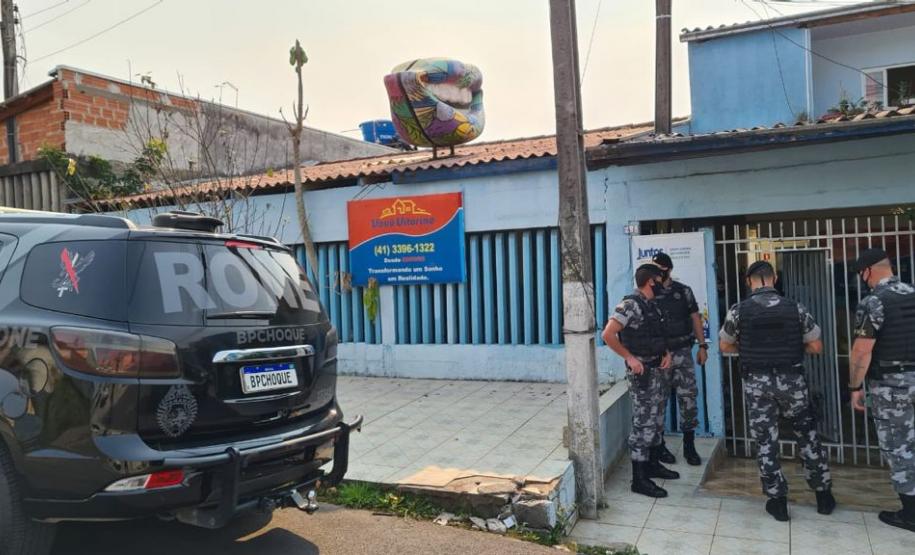 Mais de duas toneladas de alimentos são doados pelas equipes do BPChoque e do BOPE para instituições de caridade da Capital e RMC