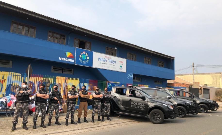 Mais de duas toneladas de alimentos são doados pelas equipes do BPChoque e do BOPE para instituições de caridade da Capital e RMC