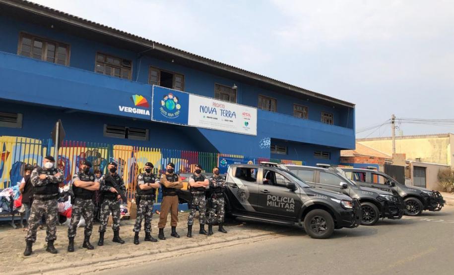 Mais de duas toneladas de alimentos são doados pelas equipes do BPChoque e do BOPE para instituições de caridade da Capital e RMC