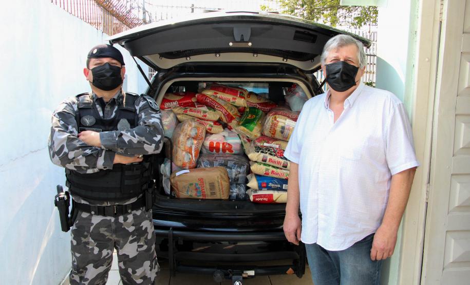 Mais de duas toneladas de alimentos são doados pelas equipes do BPChoque e do BOPE para instituições de caridade da Capital e RMC