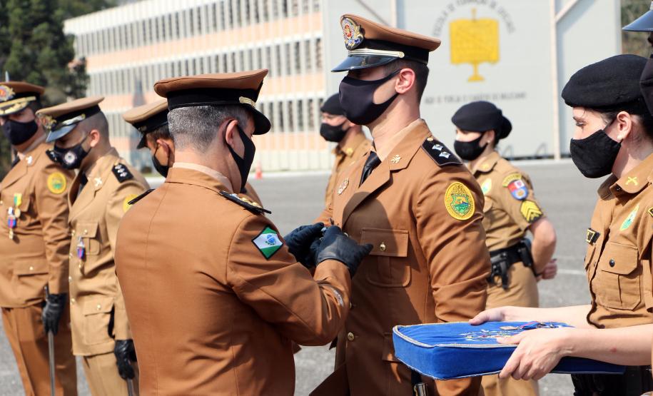 Dia do Soldado é comemorado com entrega de medalhas e homenagens a praças promovidos na APMG