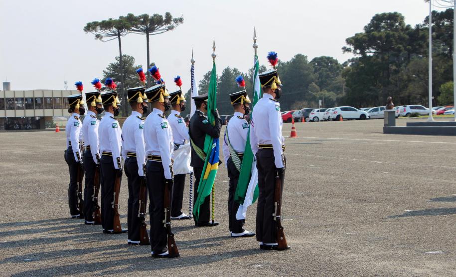 Dia do Soldado é comemorado com entrega de medalhas e homenagens a praças promovidos na APMG