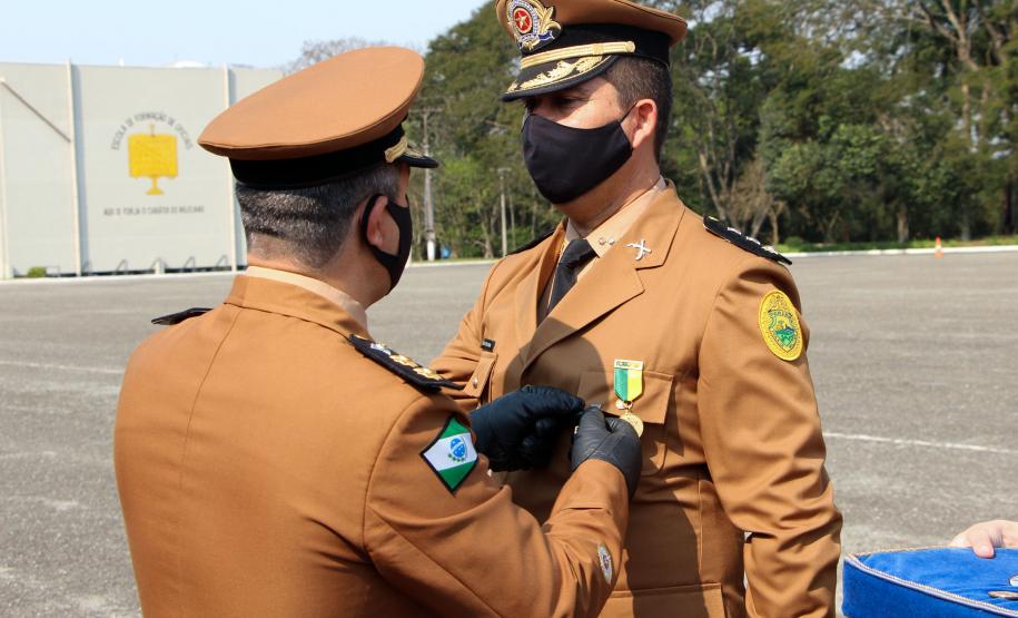 Dia do Soldado é comemorado com entrega de medalhas e homenagens a praças promovidos na APMG