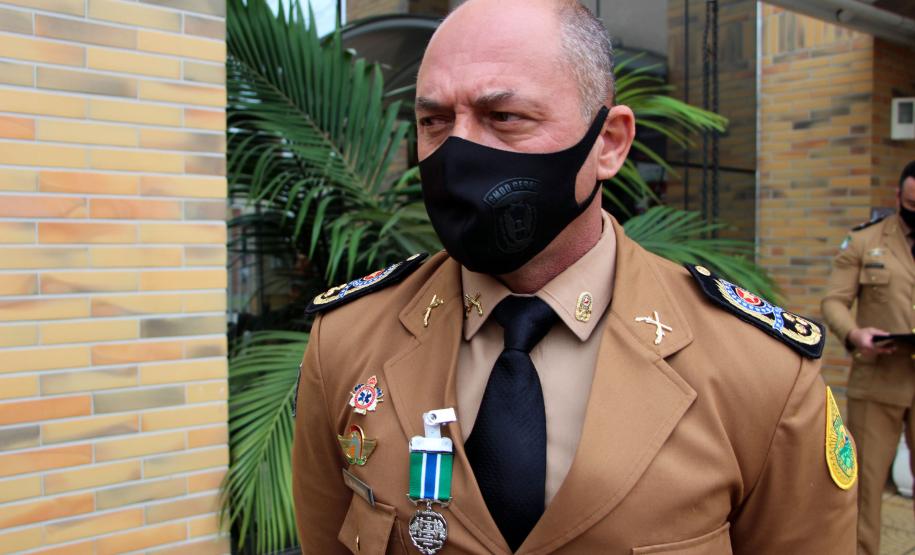 Entrega de medalhas e entrada de novos integrantes marca aniversário de três anos da Academia de Letras da PM