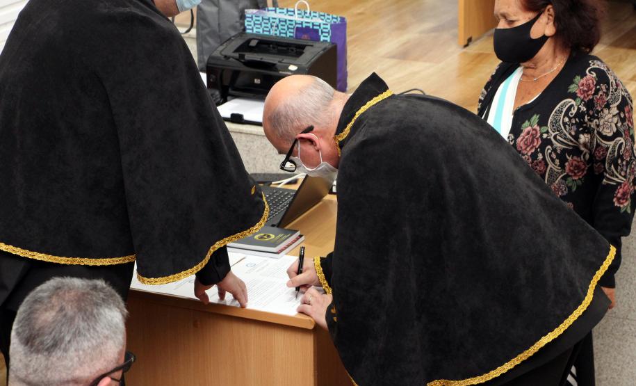 Entrega de medalhas e entrada de novos integrantes marca aniversário de três anos da Academia de Letras da PM