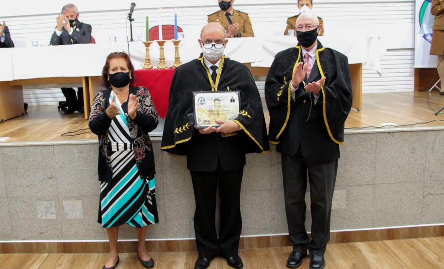 Entrega de medalhas e entrada de novos integrantes marca aniversário de três anos da Academia de Letras da PM