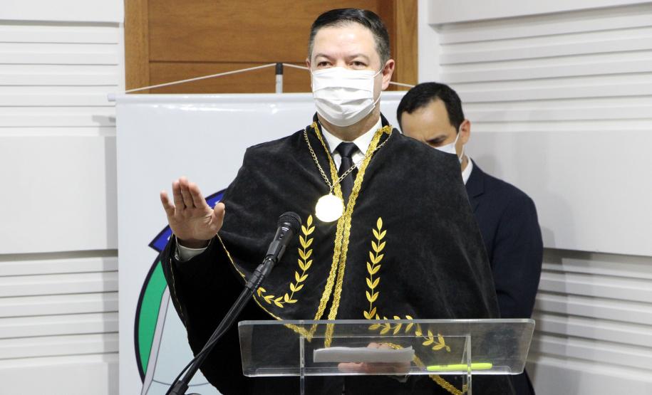 Entrega de medalhas e entrada de novos integrantes marca aniversário de três anos da Academia de Letras da PM