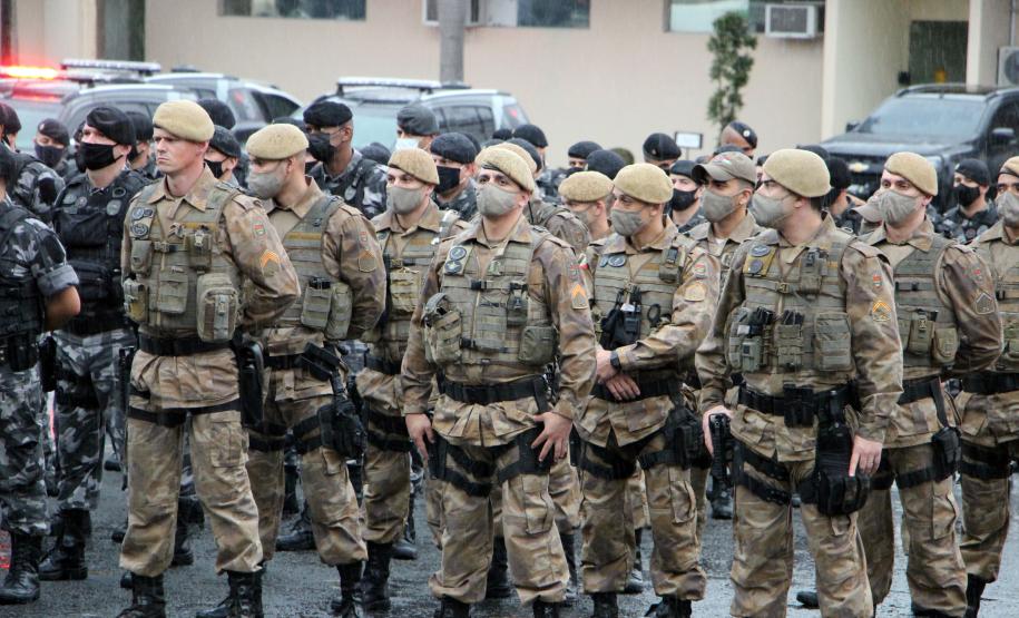 Batalhão de Polícia de Choque encaminha sete pessoas e apreende arma na primeira operação feita na Capital e RMC