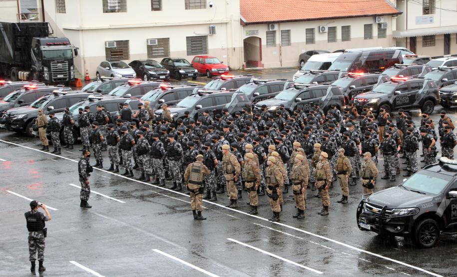 Batalhão de Polícia de Choque encaminha sete pessoas e apreende arma na primeira operação feita na Capital e RMC