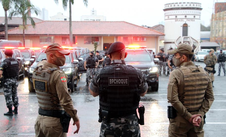 Batalhão de Polícia de Choque encaminha sete pessoas e apreende arma na primeira operação feita na Capital e RMC