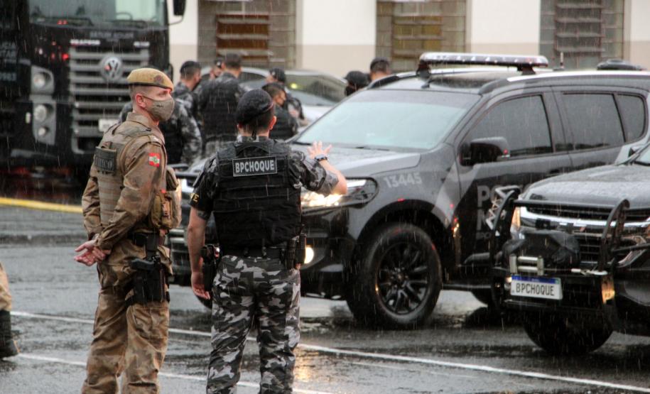 Batalhão de Polícia de Choque encaminha sete pessoas e apreende arma na primeira operação feita na Capital e RMC