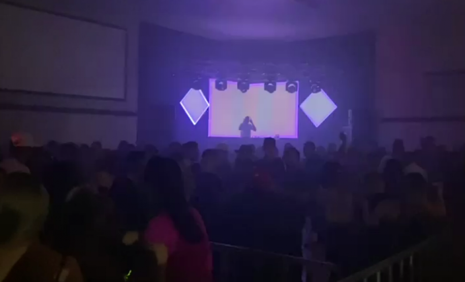 Fiscalização dispersa 1,5 mil pessoas e fecha seis estabelecimentos em Curitiba