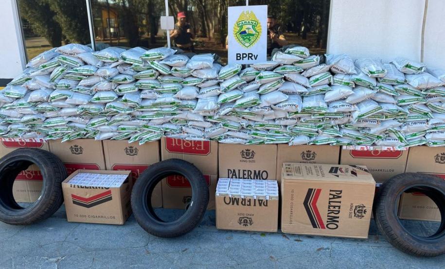 Carro carregado com cigarros e inseticidas contrabandeados é apreendido pelo BPRv em Cascavel
