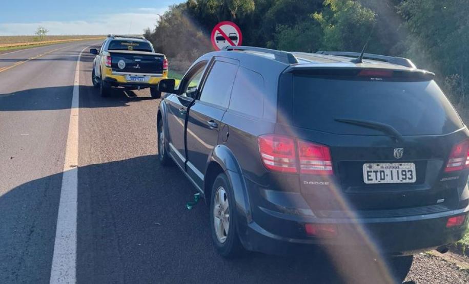 Carro carregado com cigarros e inseticidas contrabandeados é apreendido pelo BPRv em Cascavel