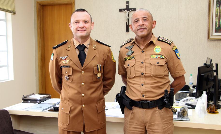 Subcomandante-Geral entrega Medalha Coronel Sarmento a comandante de unidade de Guarapuava