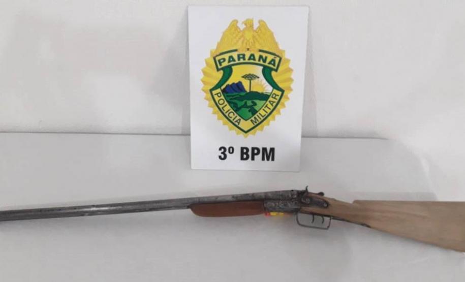 Em ocorrências distintas durante o feriado, PM prende seis pessoas por diversos crimes, apreende arma de fogo e drogas, na cidade de Palmas (PR)