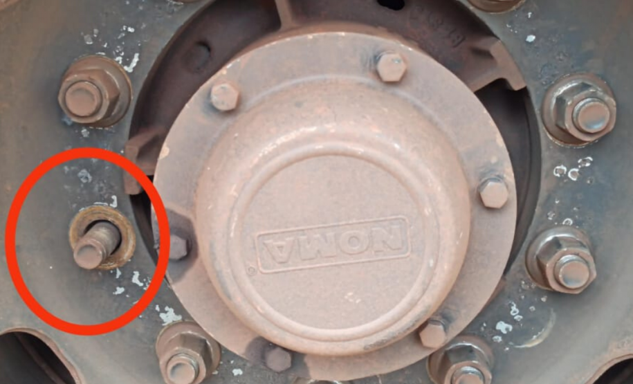 BPRv apreende 30 pneus contrabandeados durante operação em Perobal (PR)