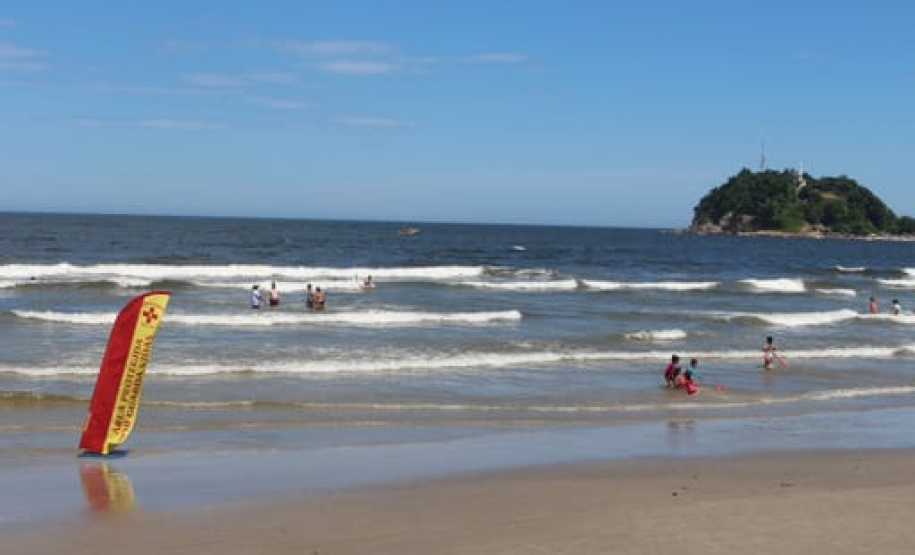 Bombeiros pedem atenção às bandeiras de orientação para evitar afogamentos nas praias e rios