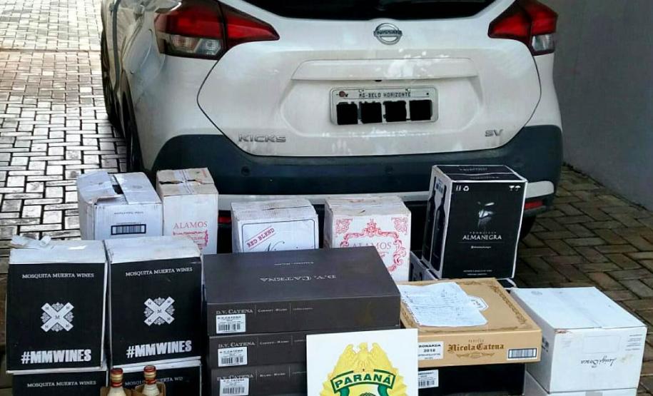 Polícia Militar apreende grande quantidade de eletrônicos e caixas de vinho em situação irregular e encaminha dois por descaminho, no Sudoeste do Paraná