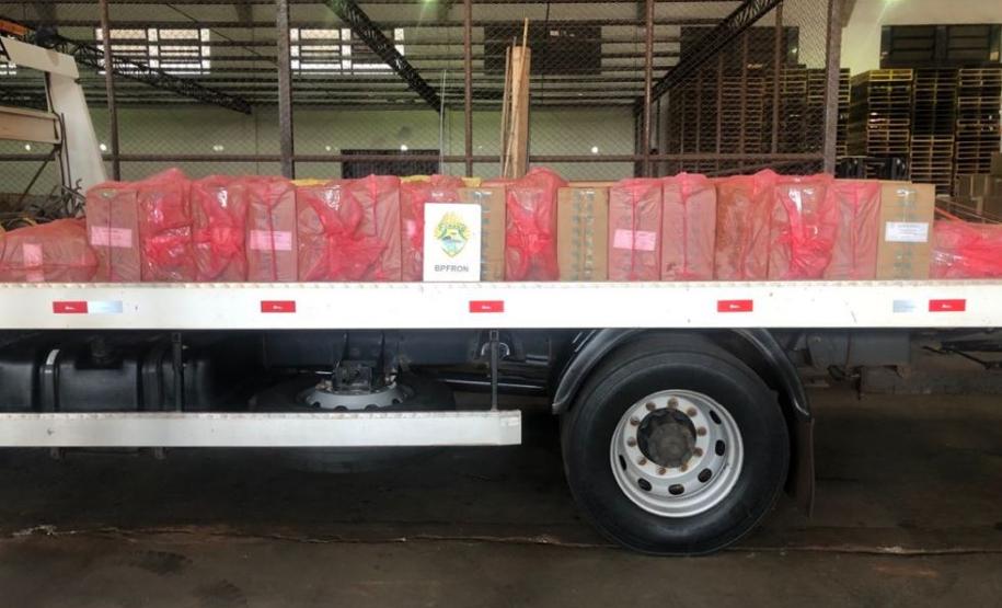 Em ocorrências separadas, PM e PF apreendem mais de R$ 500 mil em cigarro contrabandeado na cidade de Entre Rios do Oeste (PR)