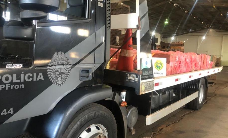 Em ocorrências separadas, PM e PF apreendem mais de R$ 500 mil em cigarro contrabandeado na cidade de Entre Rios do Oeste (PR)