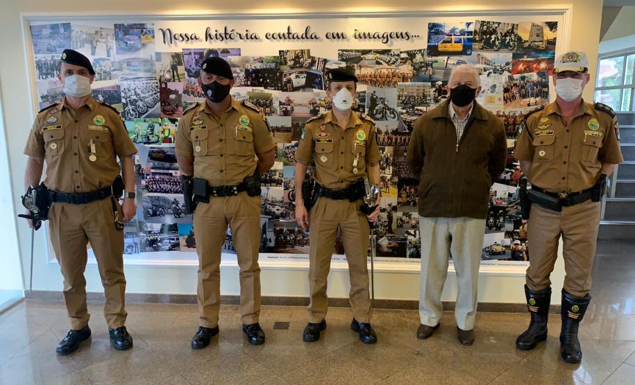 BPTran parabeniza militares estaduais e resgata histórico da unidade com painel de fotografias