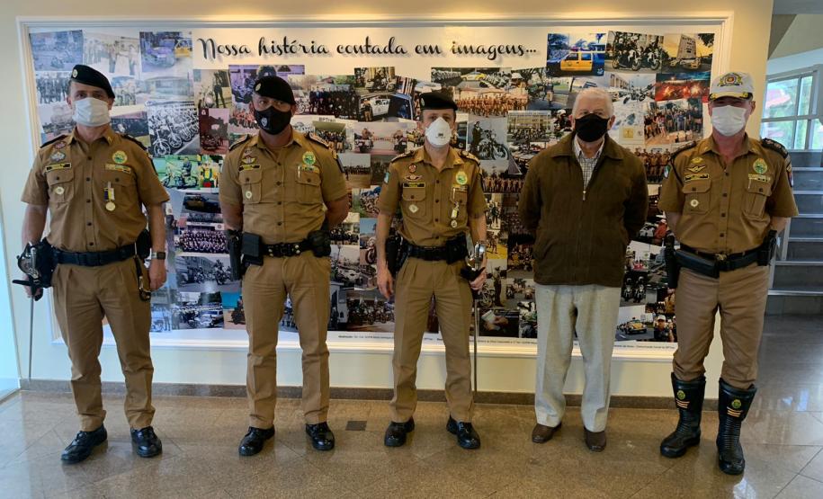 BPTran parabeniza militares estaduais e resgata histórico da unidade com painel de fotografias