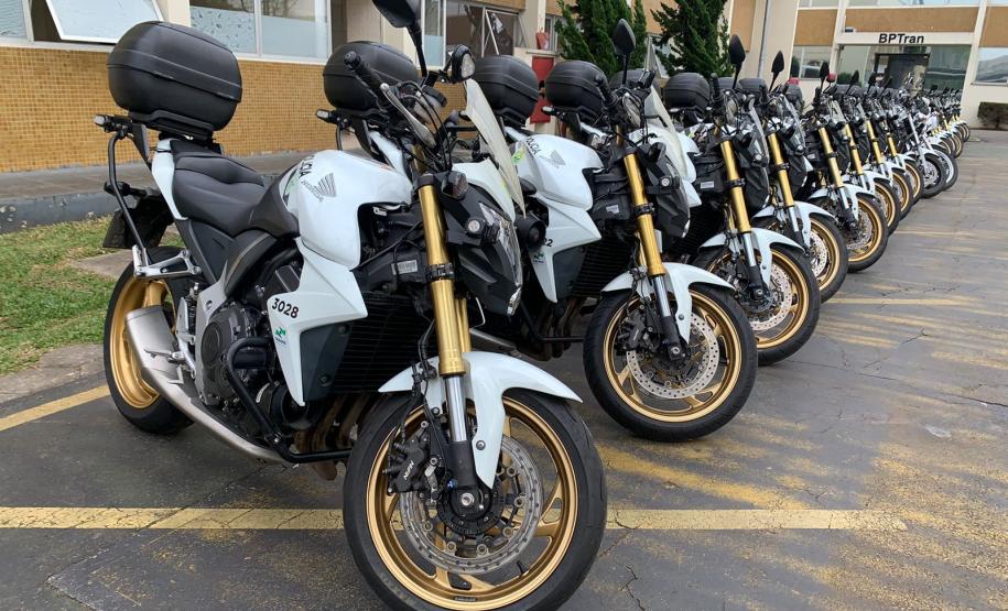 BPTran parabeniza militares estaduais e resgata histórico da unidade com painel de fotografias