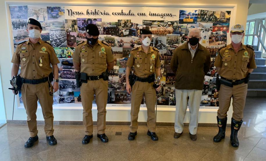 BPTran parabeniza militares estaduais e resgata histórico da unidade com painel de fotografias