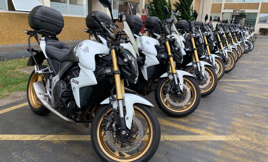 BPTran parabeniza militares estaduais e resgata histórico da unidade com painel de fotografias