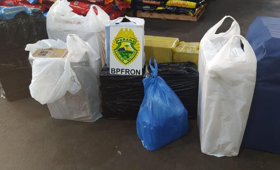 Operação Hórus: PM apreende caminhão carregado com cigarros contrabandeados e recolhe produtos sem comprovação fiscal em ônibus de viagem, no interior