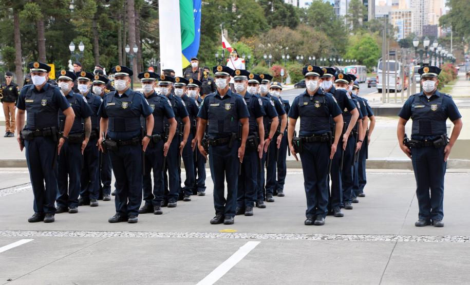 Pira do Fogo Simbólico da Pátria é acendida durante cerimônia de abertura da Semana da Pátria em Curitiba