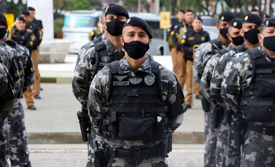 Pira do Fogo Simbólico da Pátria é acendida durante cerimônia de abertura da Semana da Pátria em Curitiba