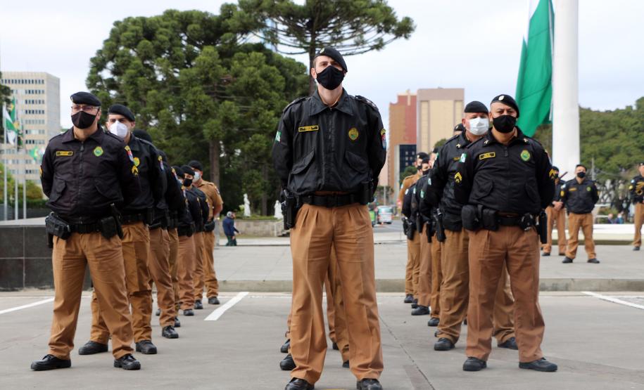 Pira do Fogo Simbólico da Pátria é acendida durante cerimônia de abertura da Semana da Pátria em Curitiba