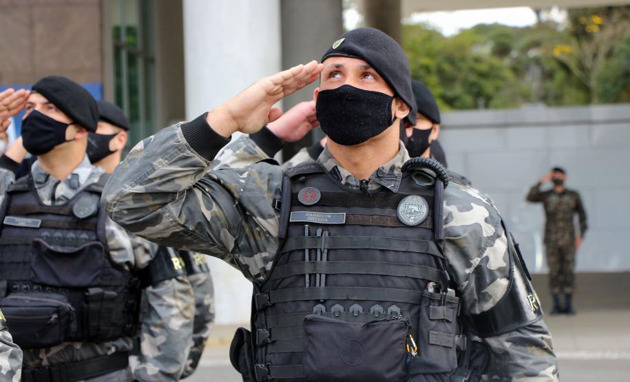 Pira do Fogo Simbólico da Pátria é acendida durante cerimônia de abertura da Semana da Pátria em Curitiba