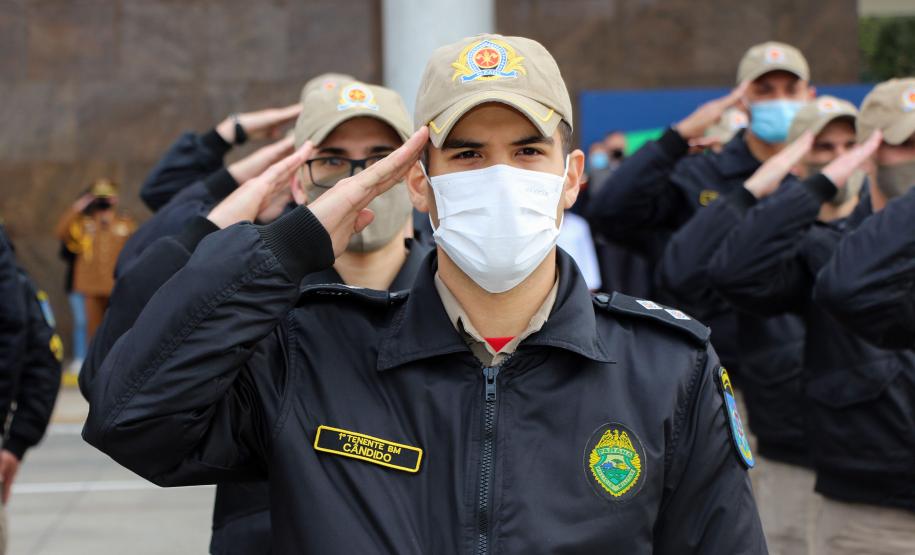 Pira do Fogo Simbólico da Pátria é acendida durante cerimônia de abertura da Semana da Pátria em Curitiba