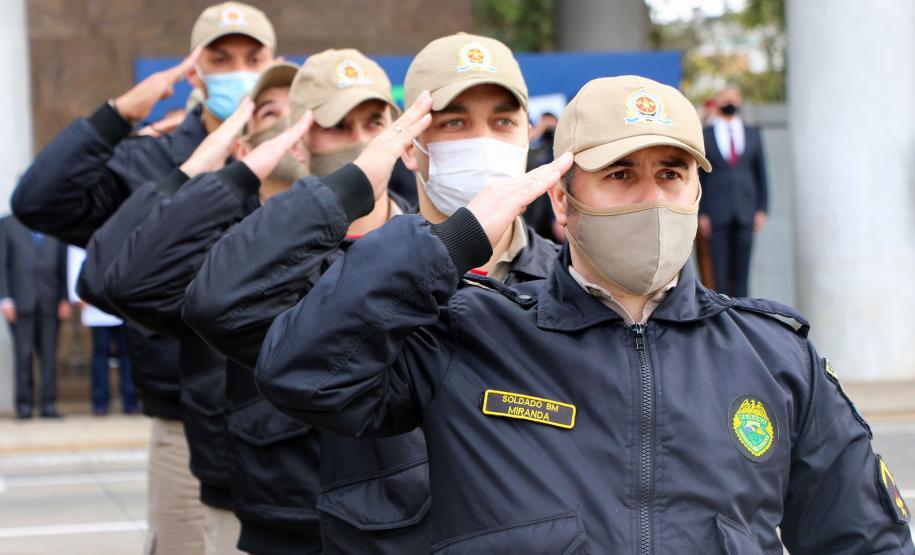 Pira do Fogo Simbólico da Pátria é acendida durante cerimônia de abertura da Semana da Pátria em Curitiba